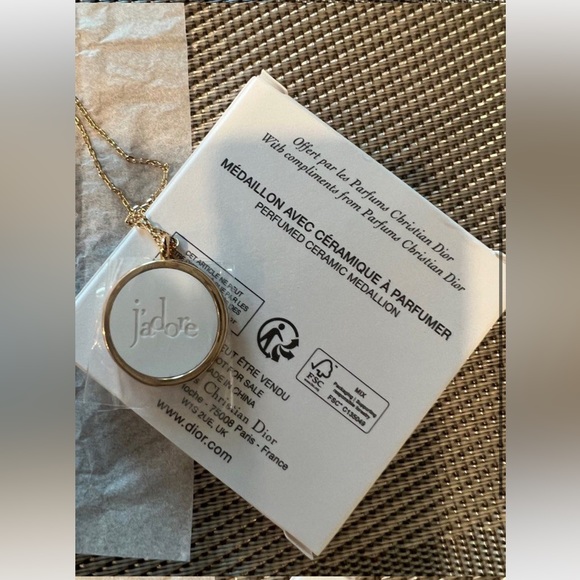 ❤️ Dior Perfumed Ceramic Medallion - Picture 10 of 11
